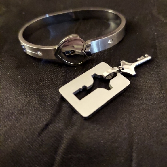 unknown Jewelry - Heart Bracelet with Key Pendant // Couple's Bracelet & Pendant Set